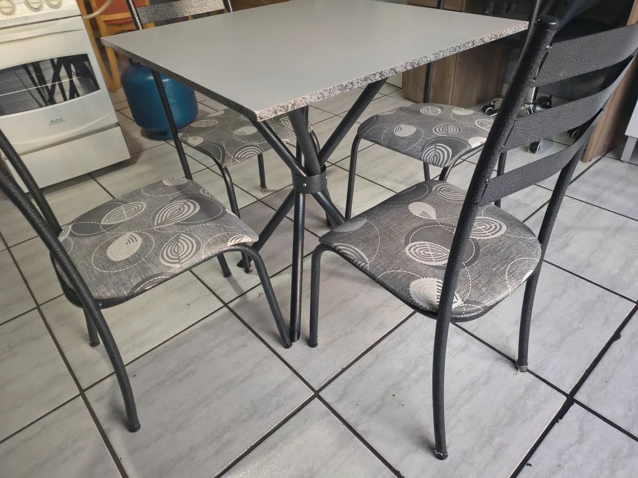 MESA COM TAMPO MDF + 4 CAD. BOTUCATU - Foto 3