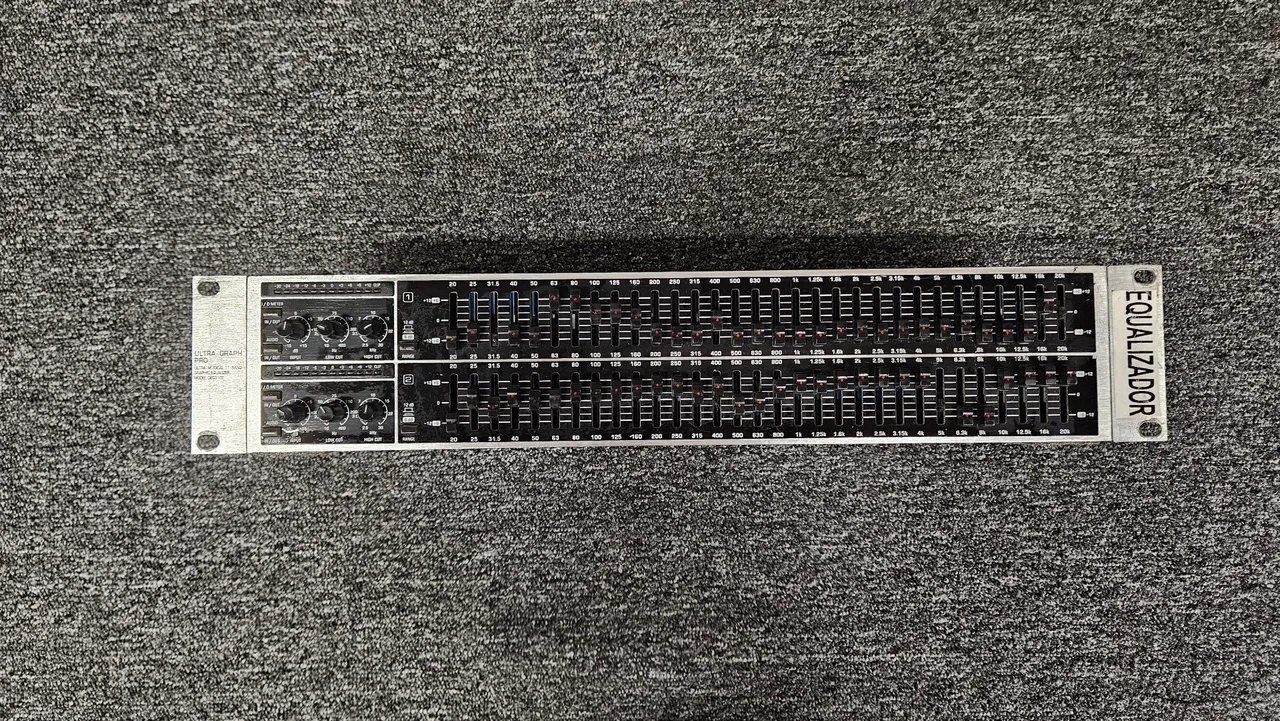 equalizador gráfico de 31 bandas Behringer Ultragraph Pro FBQ3102