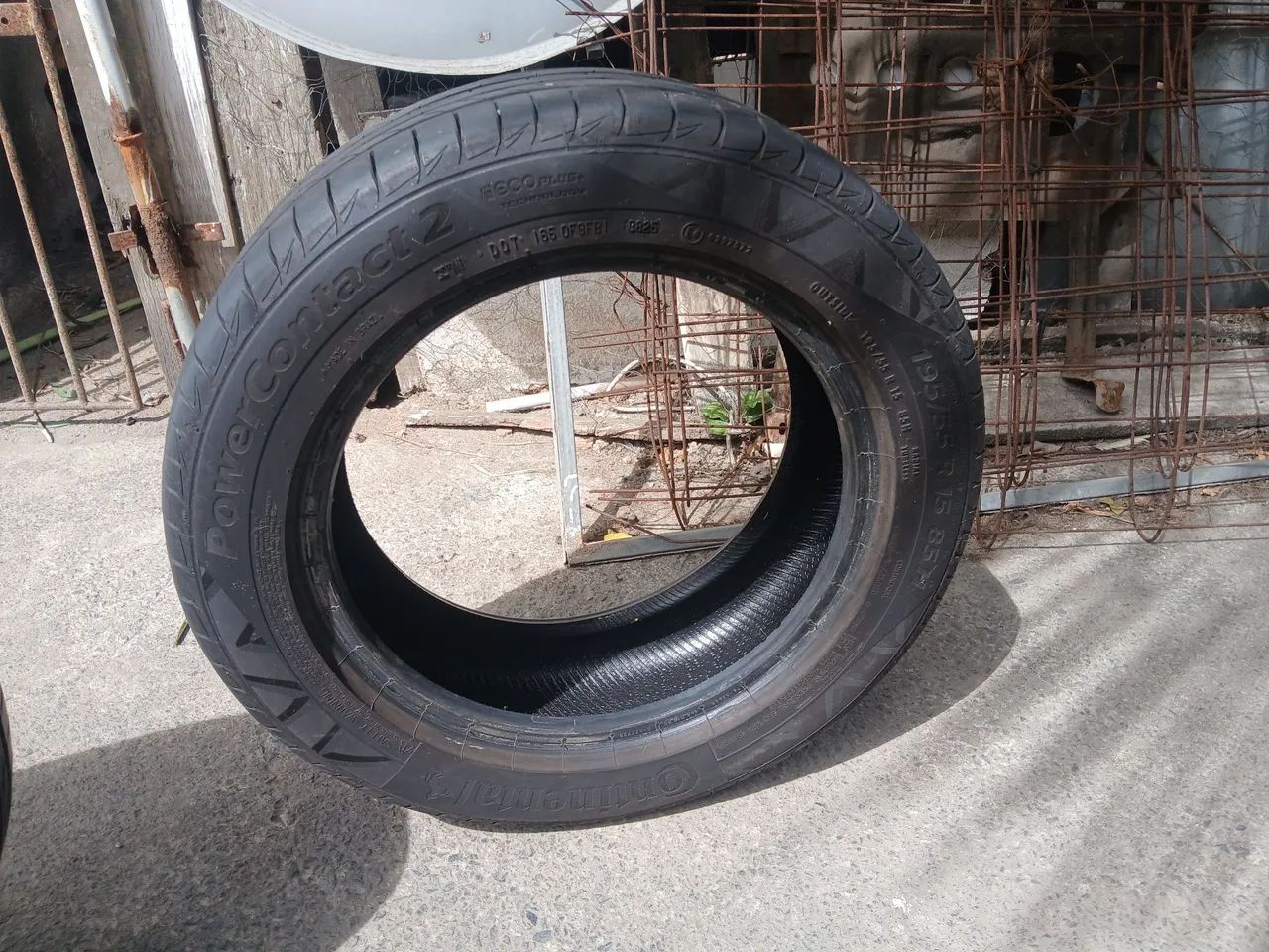 Pneus aro 15 continental. Tel. *