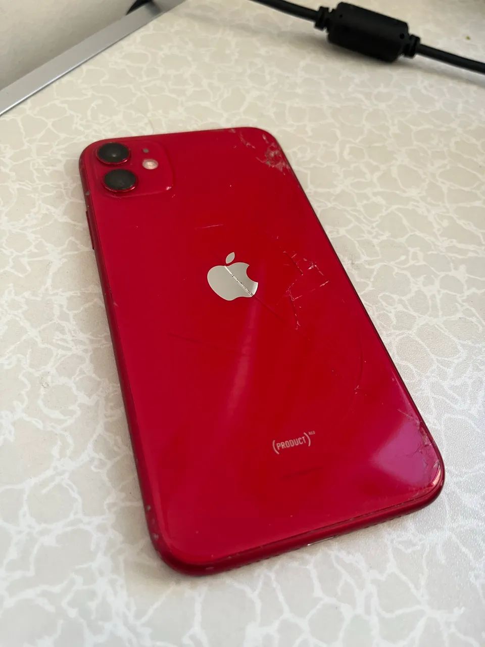 iPhone 11 RED 64GB - Funcionando 100% - Só a traseira trincada - Aceito proposta - Foto 2