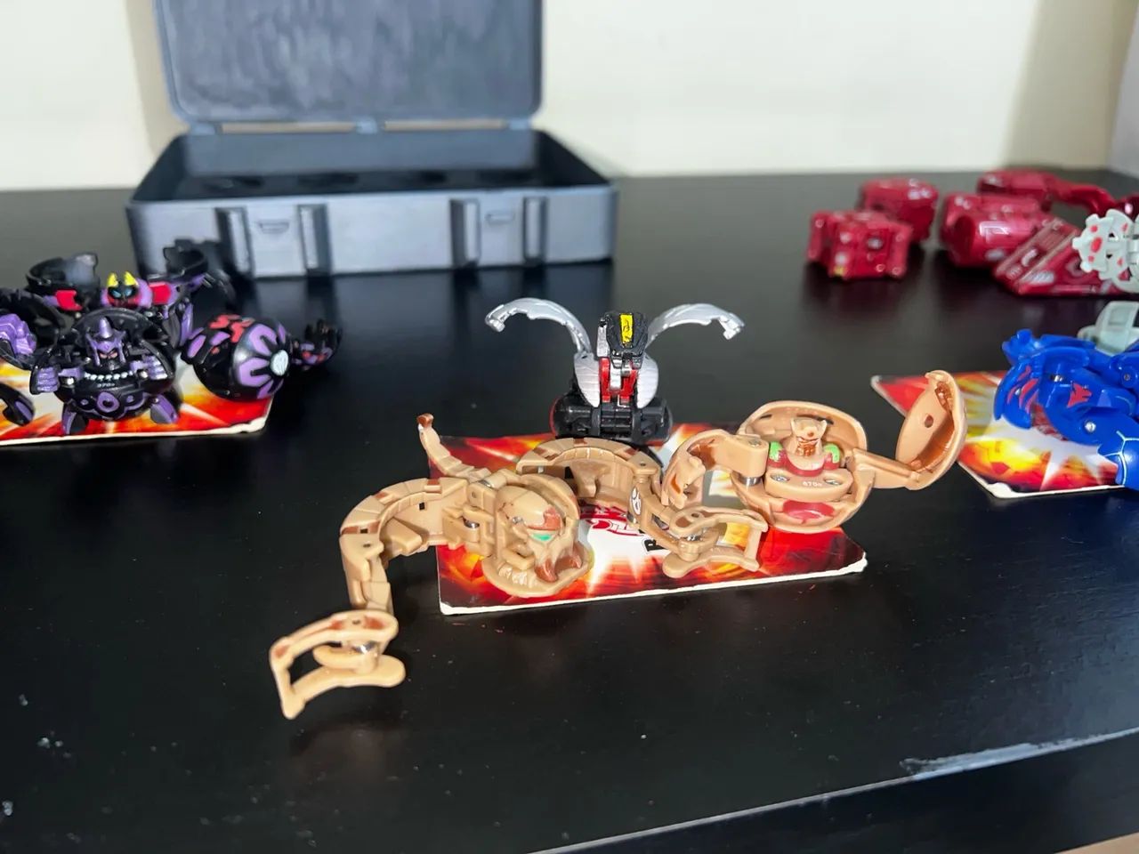 Lote 19 Bakugan + Maleta - Foto 3