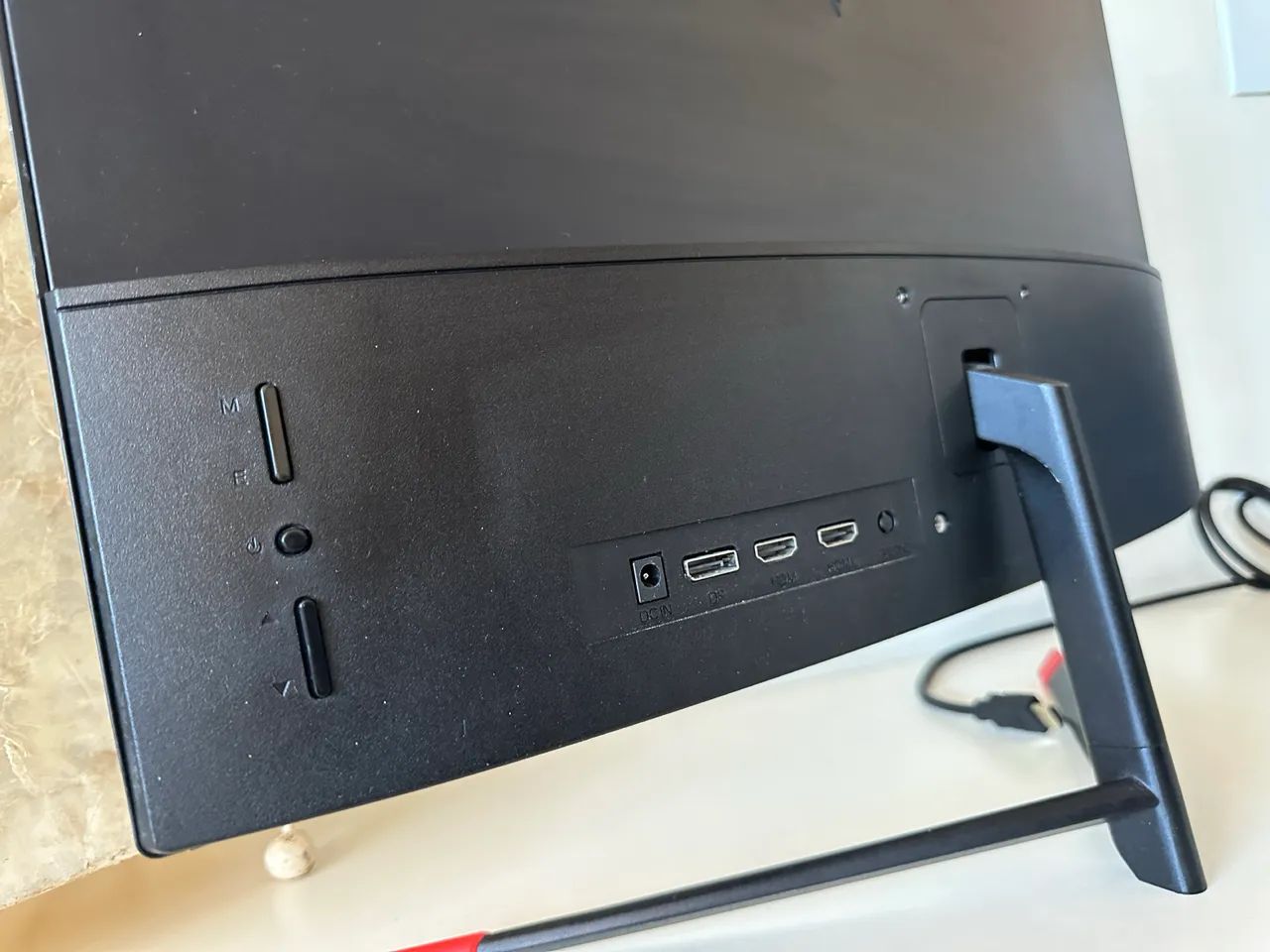 Monitor Gamer Warrior 144hz Curvo 1ms - Foto 3