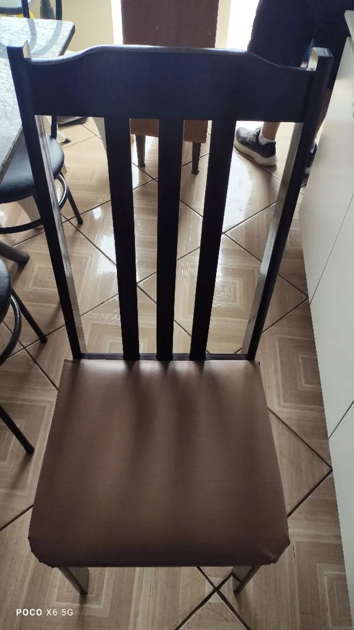 Mesa de Madeira com 4 Cadeiras - Foto 4
