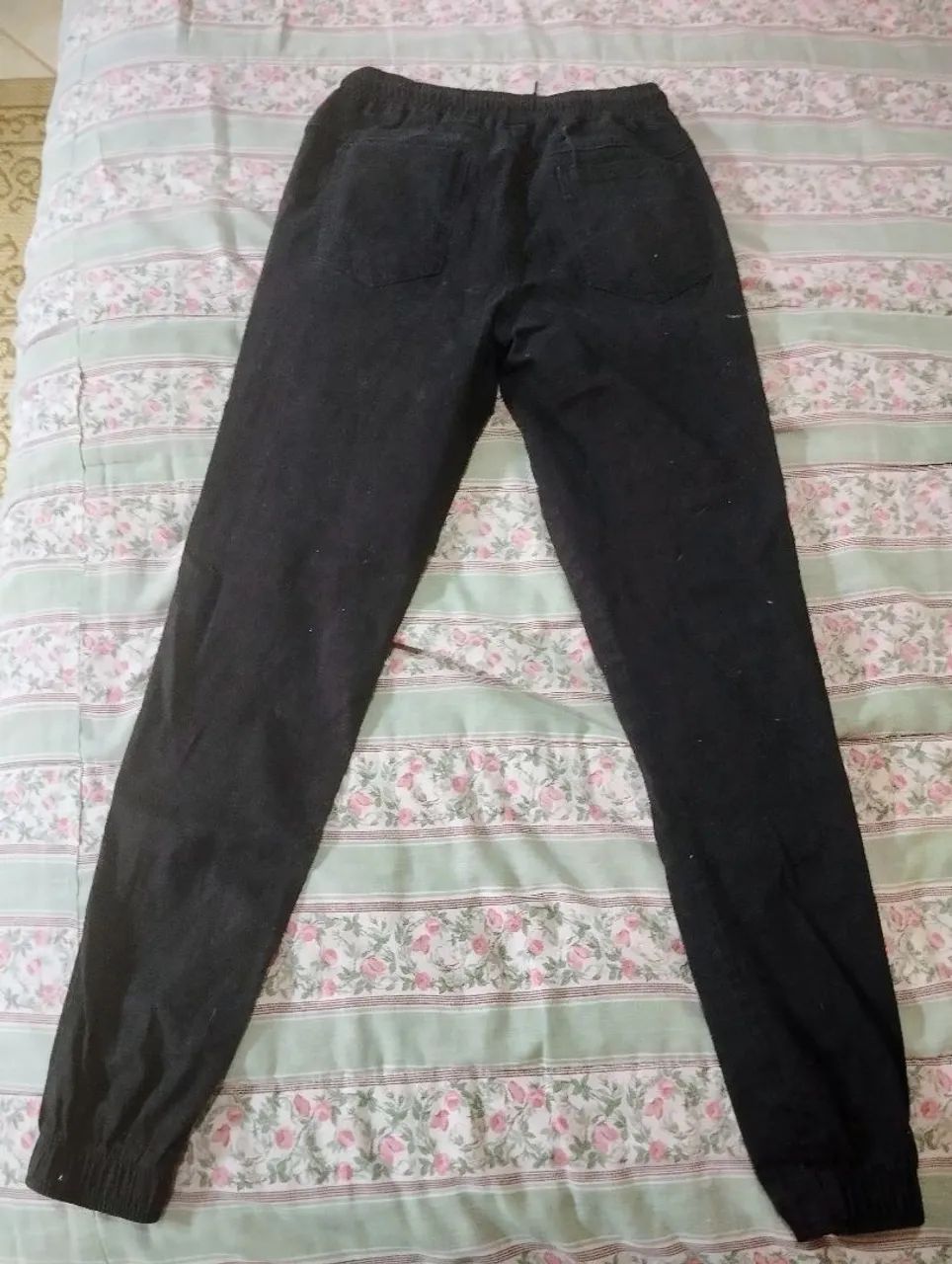 Calça jogger masculina tamanho M preta - Foto 3