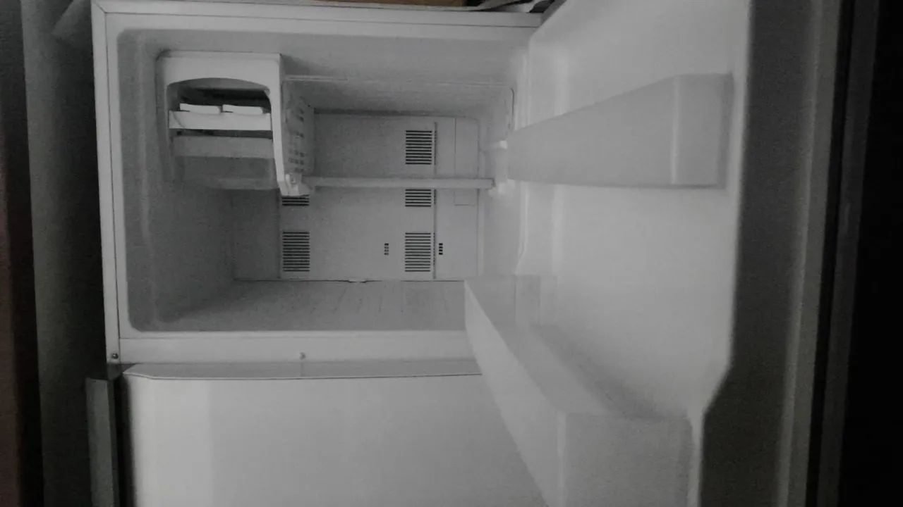 Vendo Geladeira Panasonic Semi Nova em Perfeito estado e Funcionamento. Negociável - Foto 2