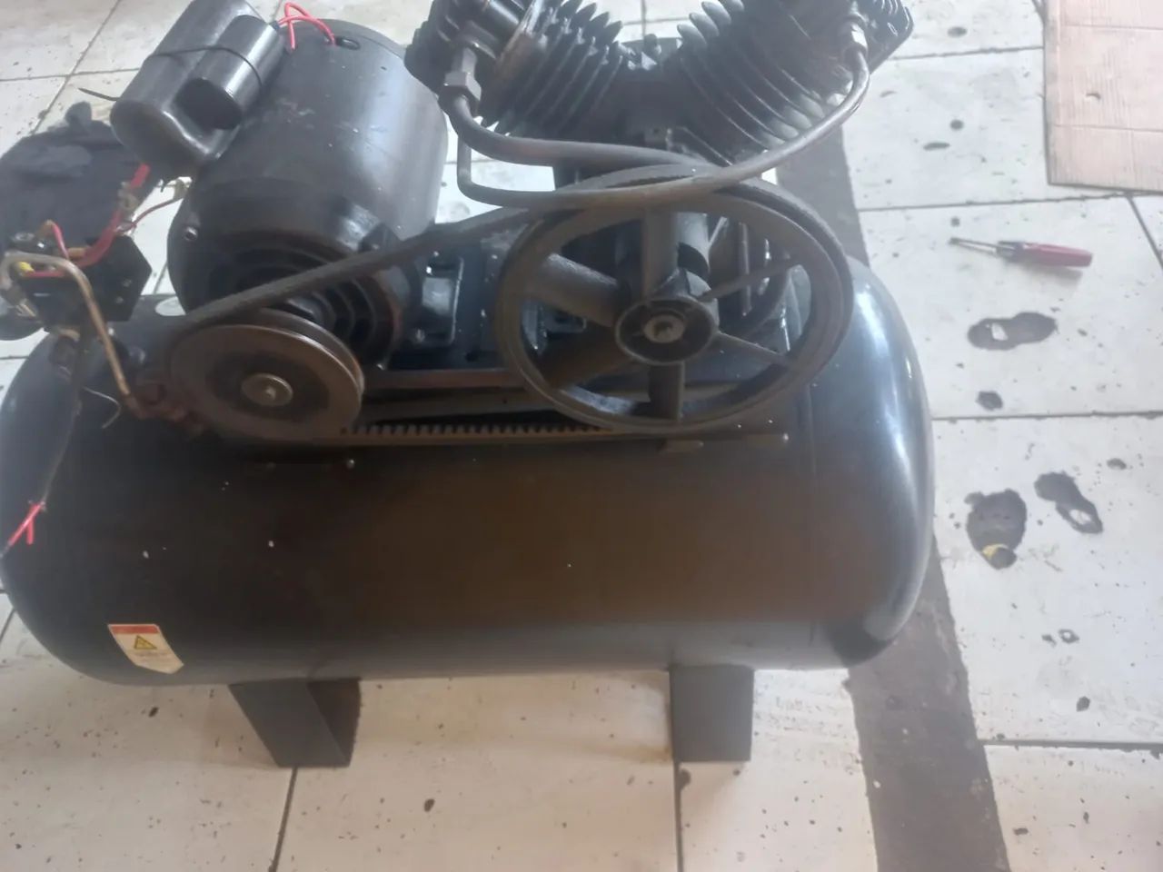 Vendo compressor 100 litros SCHULZ - Foto 2