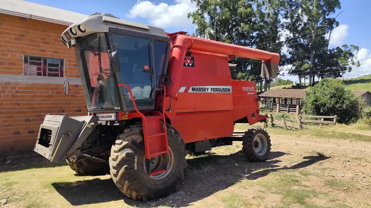 Colheitadeira Massey Ferguson 5650