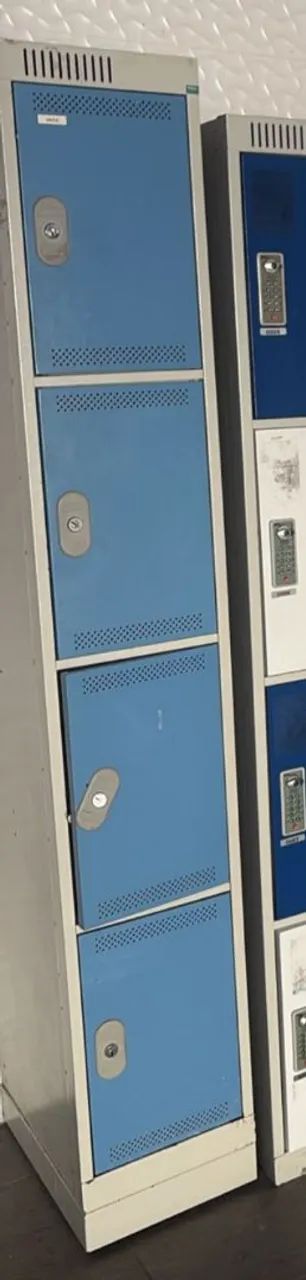 Roupeiro 4 portas 
