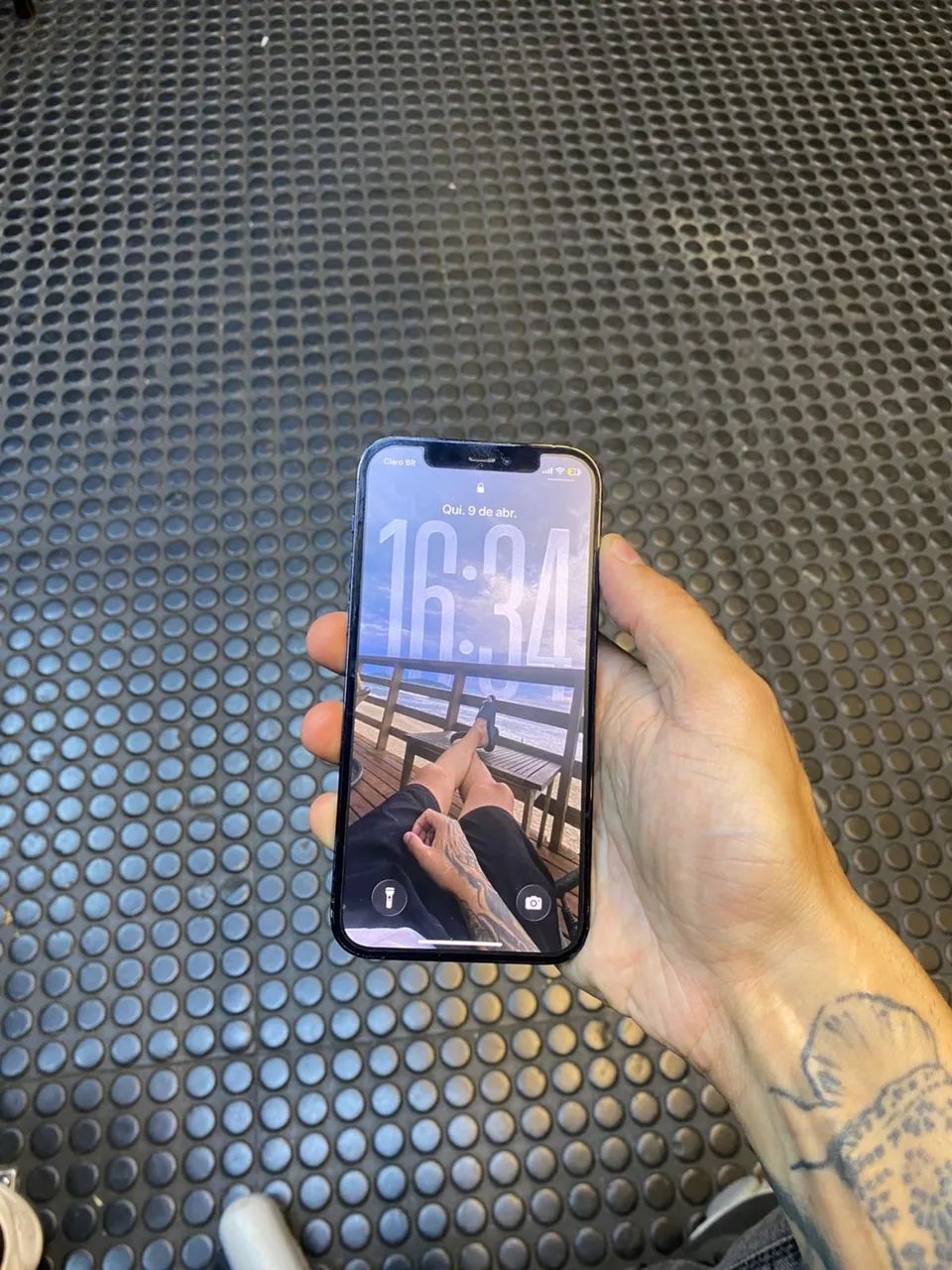 Vendo ou troco iPhone12 pro 128gb  - Foto 2