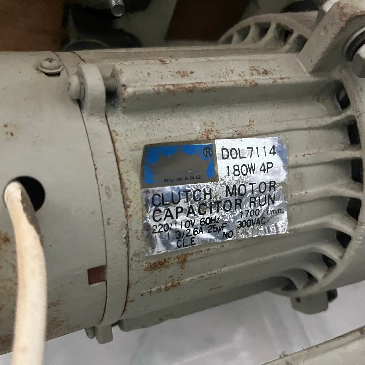 Galoneira Sansei SRG.367 semi-industrial com bancada e motor - Foto 2
