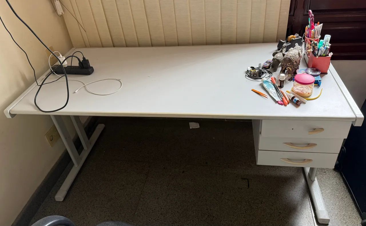 Escrivaninha / Mesa de escritório 