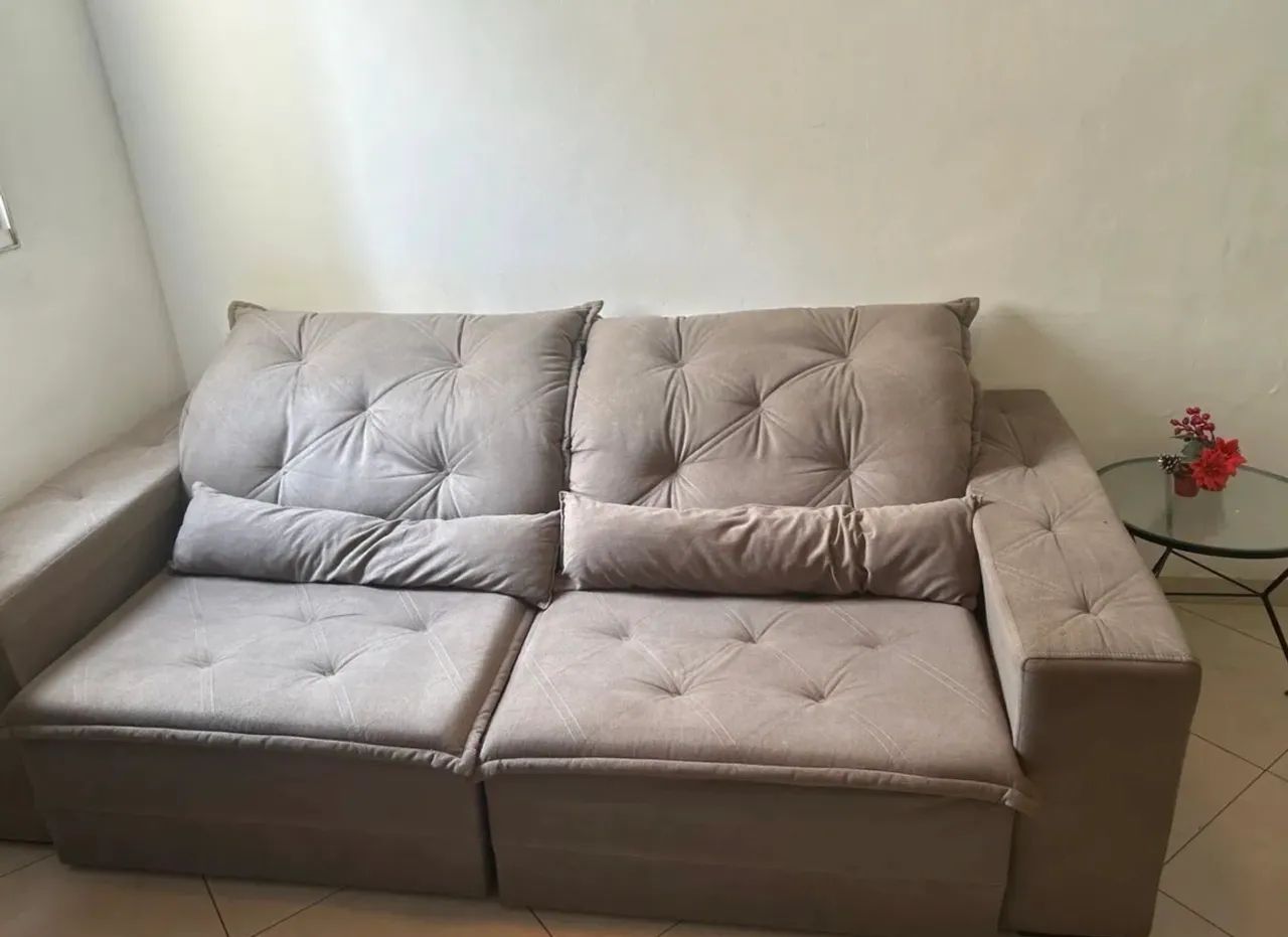 Sofá Retrátil e reclinável Semi Novo 