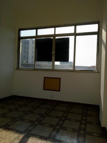 Apto amplo , 02 dorm e vaga, sem vista de comunidade , desocupado - Foto 7