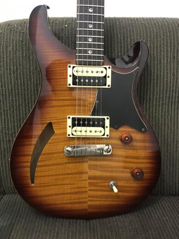Guitarra PRS Custom SE Semi-hollow