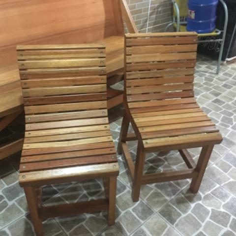 Mesa que vira banco
