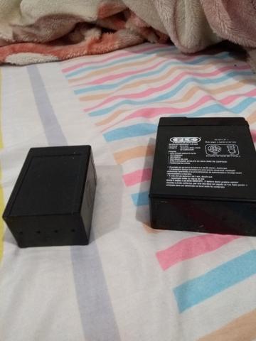 Aparelhos de computador e caixa cheia de coisas sobre celular - Foto 4