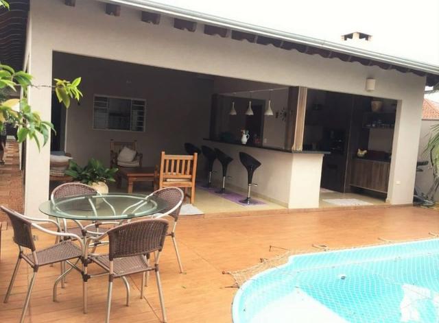 Linda Casa com Piscina Vila Palmira Próximo Colégio Militar - Foto 16