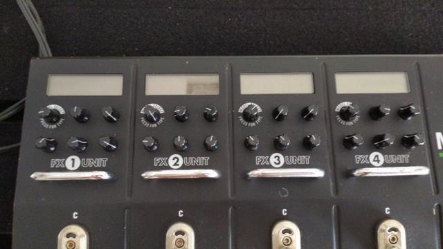 Pedaleira Line 6 M13