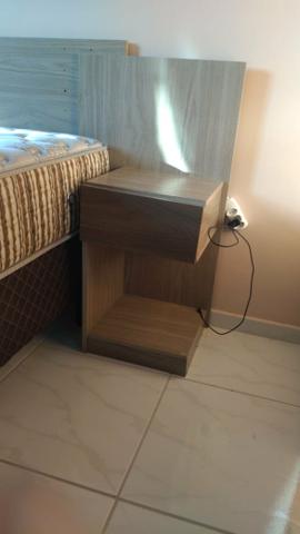 Cabeceira de cama com criado mudo, entrego