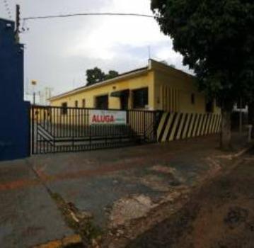 Prédio comercial com 2 blocos e amplo terreno
