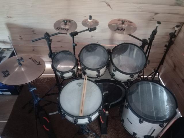 Bateria Rmv Cross Road Bianco 3 Tons SuperNova + Pratos + Cajon + 3 estantes extras - Foto 4
