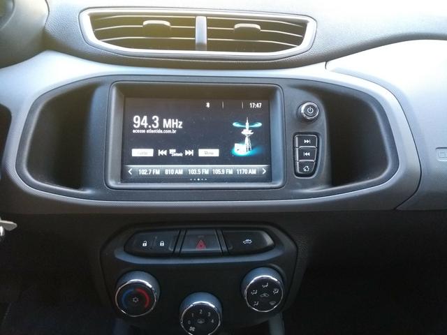 Onix LT 1.0 2018 prata metálico - Foto 4