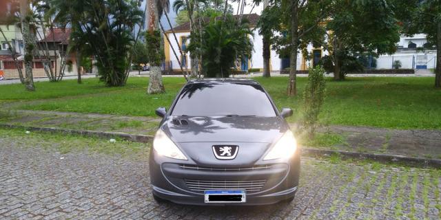 Peugeot 207 1.4 Flex 2011