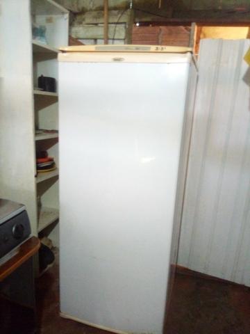 Vende uma geladeira Consul gelando normal