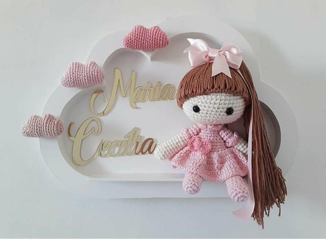 Nuvem MDF com amigurumi