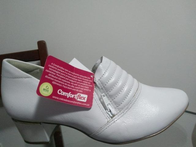 Sapato branco ComfortFlex novo Tamanho 38