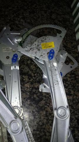 Peças de celta:difusores,cabeçote,tampa de mala,maquina dos vidros,portas,ETC - Foto 3