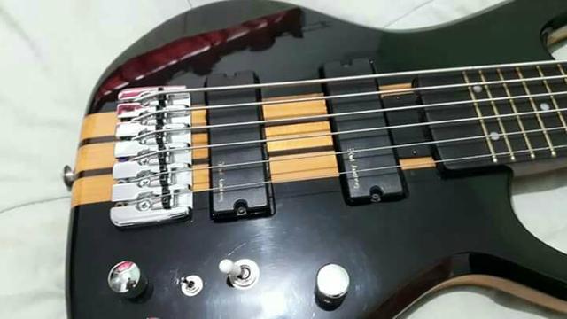 Baixo 6 cordas Lutiher