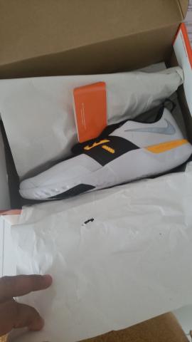 Tênis nike novo