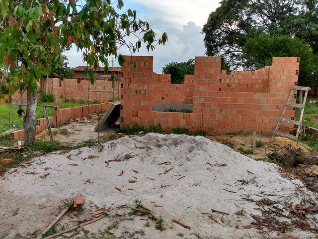 Casa levantada em condomínio(troco em carro do meu interesse)