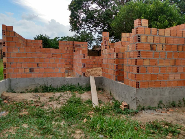 Casa levantada em condomínio(troco em carro do meu interesse) - Foto 2