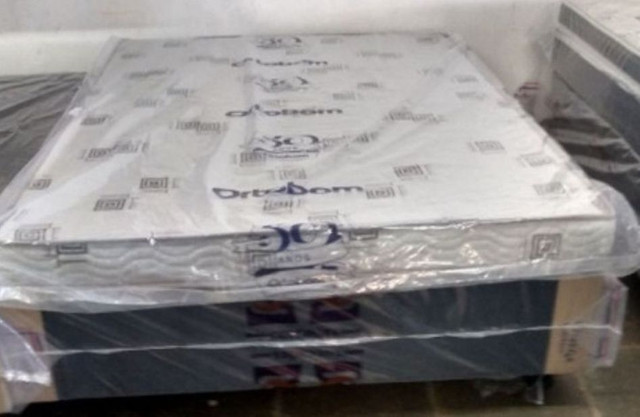 Box casal com colchão D20 novo 