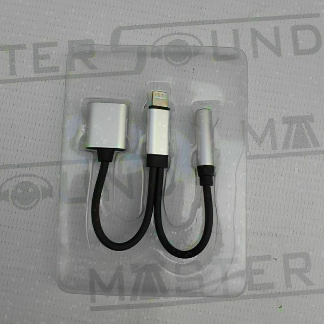 Cabo adaptador lightning: saída P2 + recarga + microfone.  Novo. 
