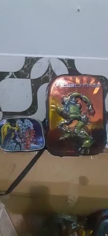  mochila dos TRANSFORMES de rodinhas+ LANCHEIRA