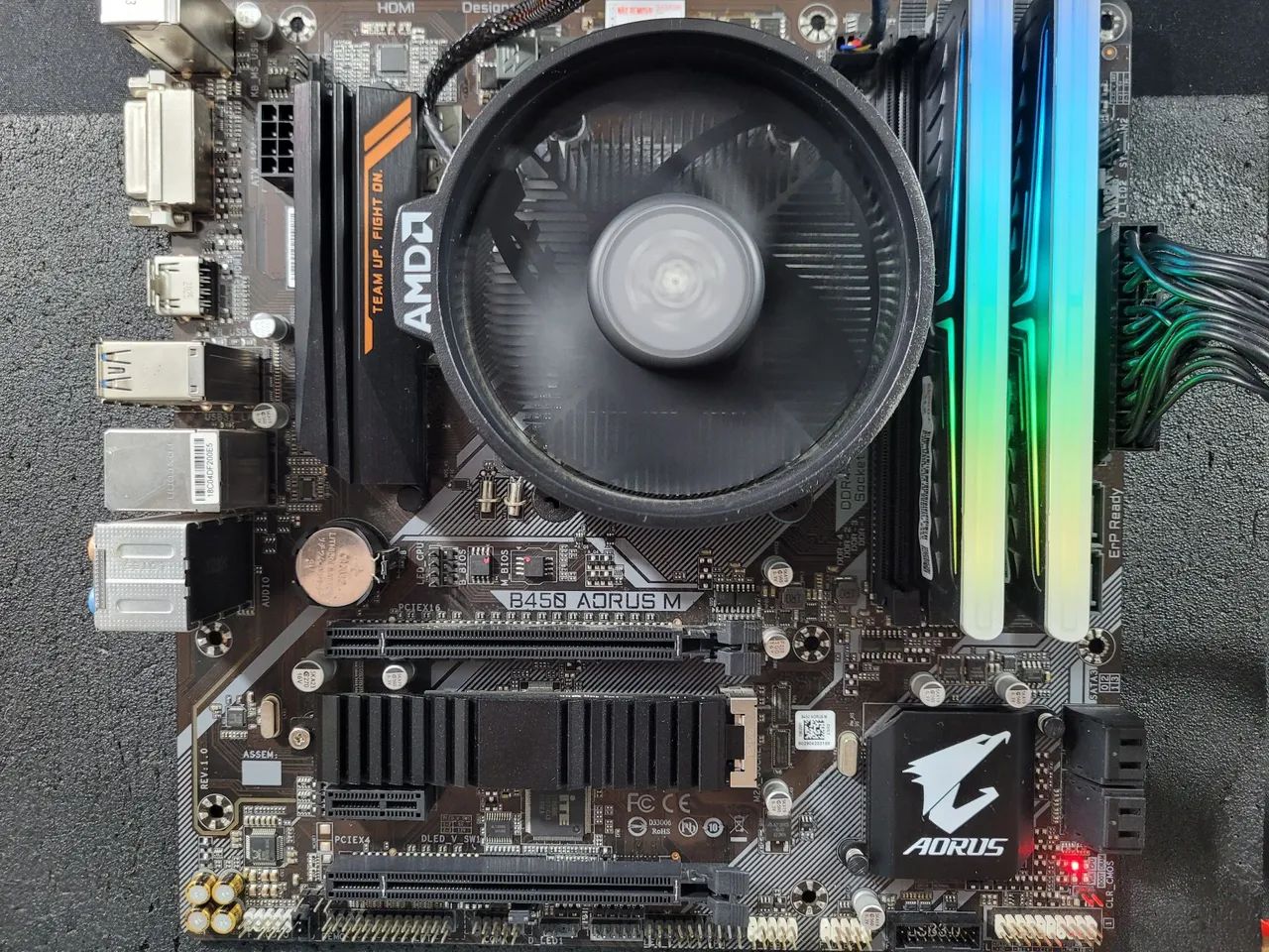 KIT PLACA MÃE B450 AORUS RYZEN 5 4600G E  16GB MEMÓRIA DDR4 3200 RGB 