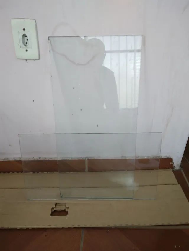 Vendo esse 2 vidros pequenos 