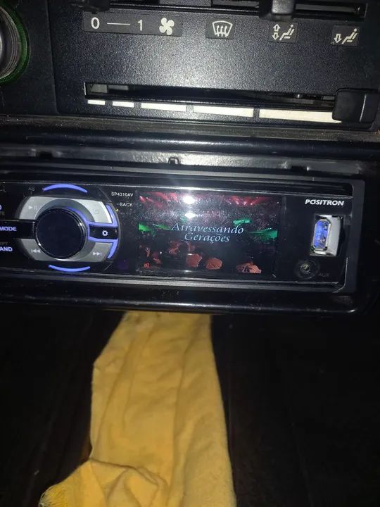 Auto Radio com DVD Positron.
