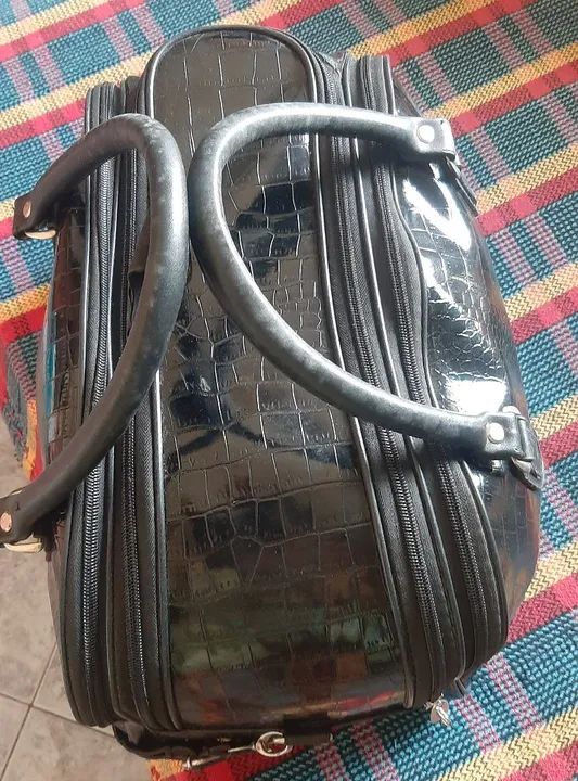 Bolsa preta envernizada - Foto 2