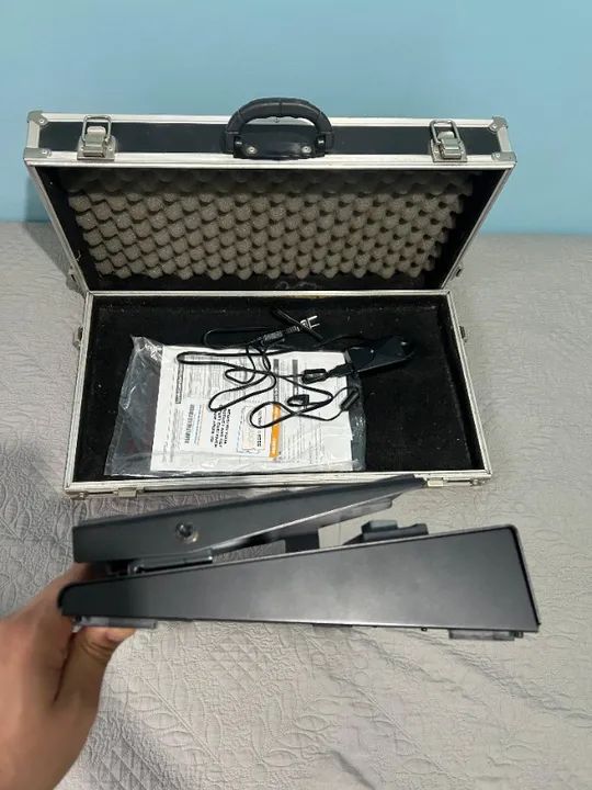 PEDALEIRA MULTI-EFEITO BOSS GT-100 COMPLETA + CASE  - Foto 3
