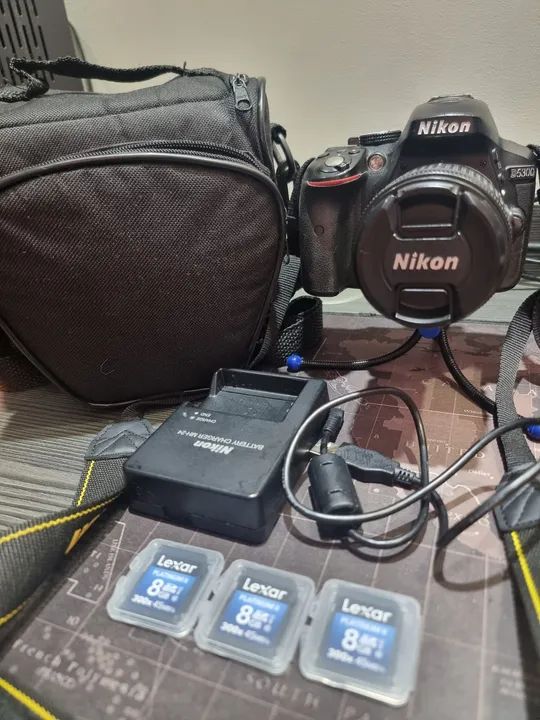 Câmera Nikon D5300 com acessórios