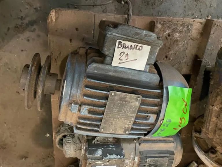 Motor Elétrico 1690 Rpm 440 Volts 1,5 Cv - Foto 2