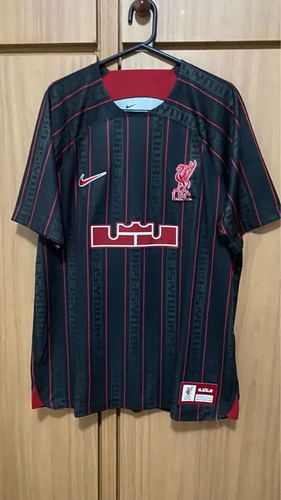Camisa Liverpool x Lebron James 2023/24