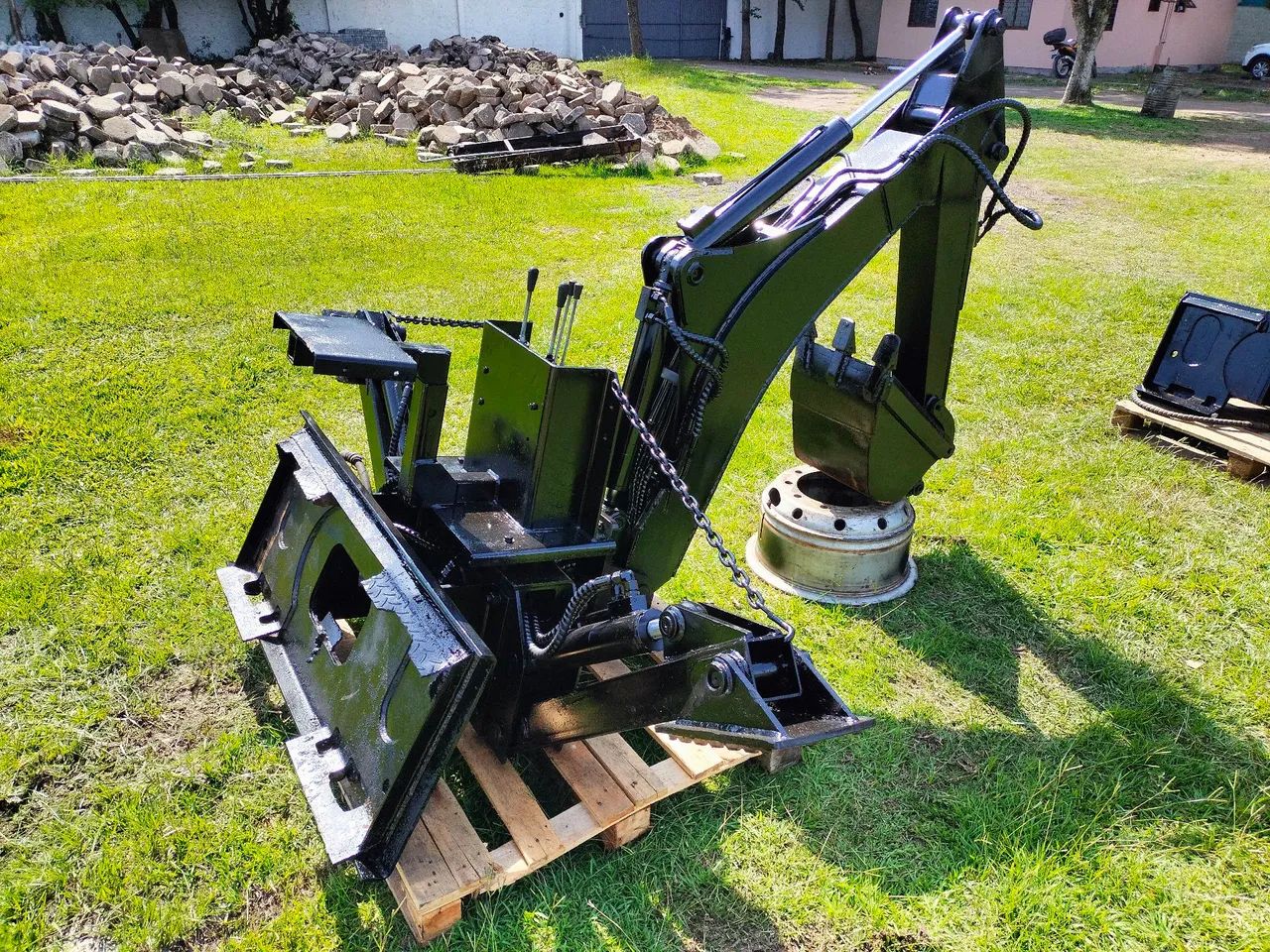 Implemento escavadeira, valetadeira para mini carregadeira  (bobcat) - Foto 5
