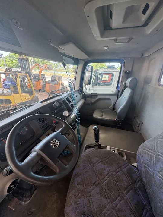 Volkswagen 31-320 6x4 2012 basculante  - Foto 11