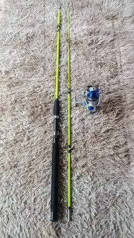 Vara de pesca com molinete nova 