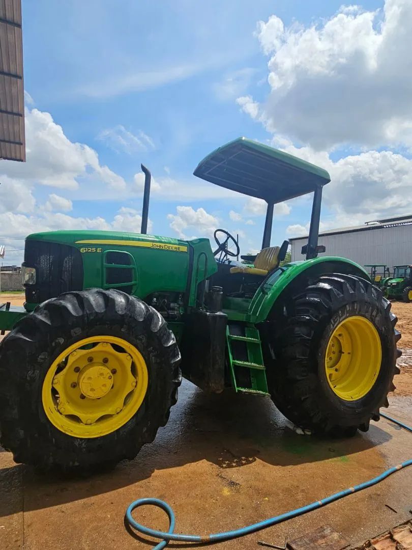 Trator Agrícola Jhon Deere - Foto 3